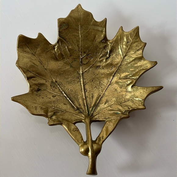 Vintage Virginia Metalcrafters Sugar Maple Leaf Brass Trinket Dish 3-48 1950 - Picture 1 of 11